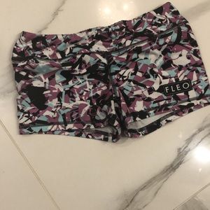 Fleo shorts size M